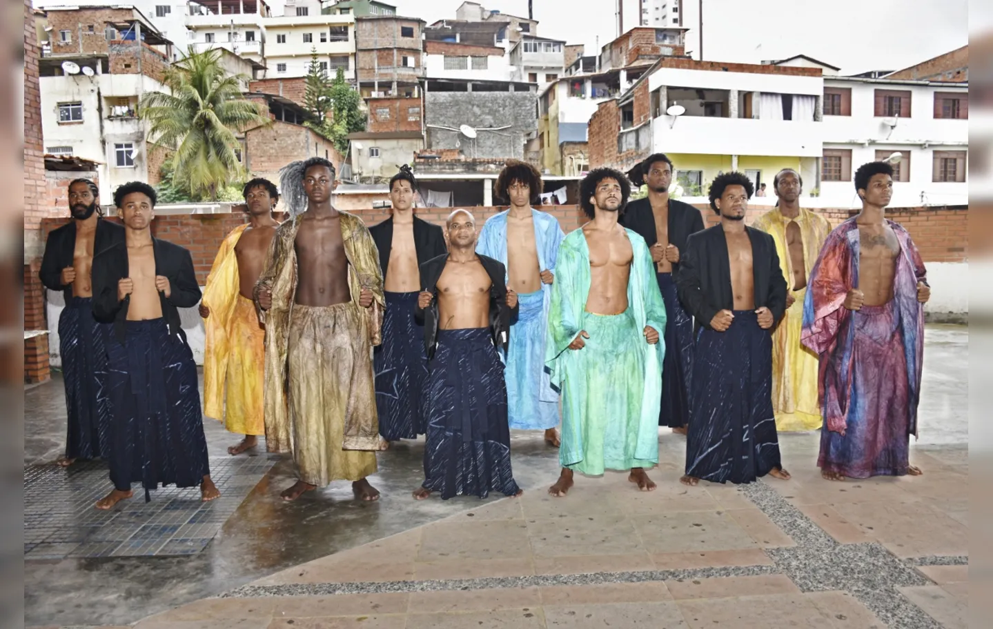 Elenco reúne 12 capoeiristas baianos e a bailarina Márcia Jaqueline