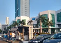 Policial é baleado após tentativa de assalto no Caminho das Árvores