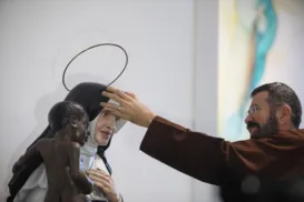 Auréola é o símbolo que reconhece Irmã Dulce como santa - Imagem