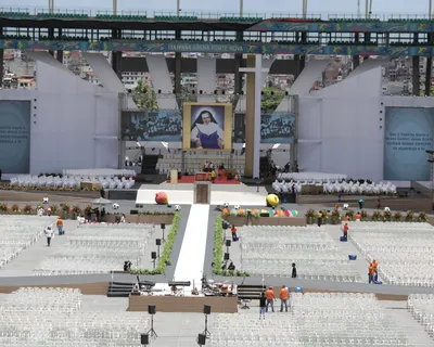 Público começa a chegar na Arena Fonte Nova para celebração