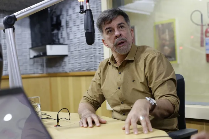 Imagem ilustrativa da imagem A peça é quase uma sessão de terapia em público, diz Fernando Guerreiro sobre 'Revele'