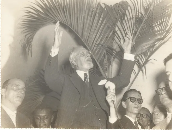 Ernesto Simões Filho: Mente brilhante
