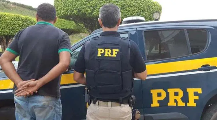 Motorista foi encaminhado à delegacia de polícia local | Foto: Divulgação | PRF