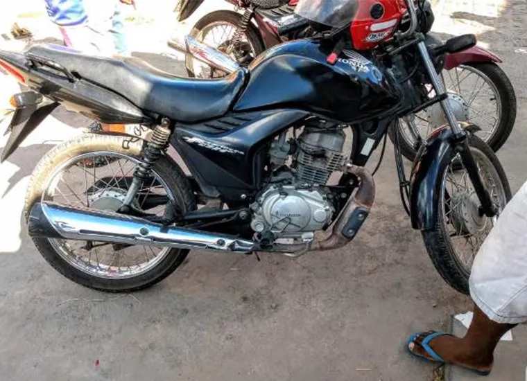 Vítima estava com a motocicleta do padastro quando foi morto | Foto: Ed Santos | Acorda Cidade