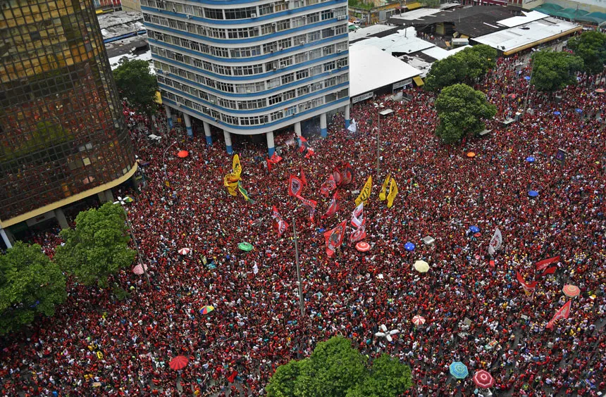 Torcedores lotaram as ruas do Rio de Janeiro | Foto: Carl de Souza | Ag. A TARDE