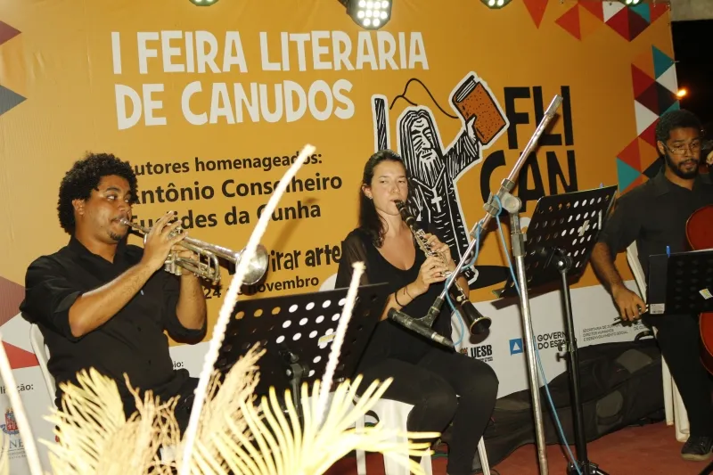 A FLICAN acontece com uma programação gratuita e variada, unindo literatura com outras expressões artísticas, como música, dança e teatro.