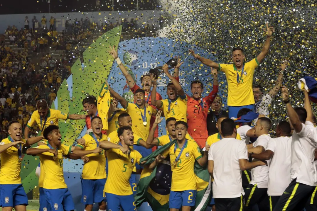 Atletas comemoram tetracampeonato mundial