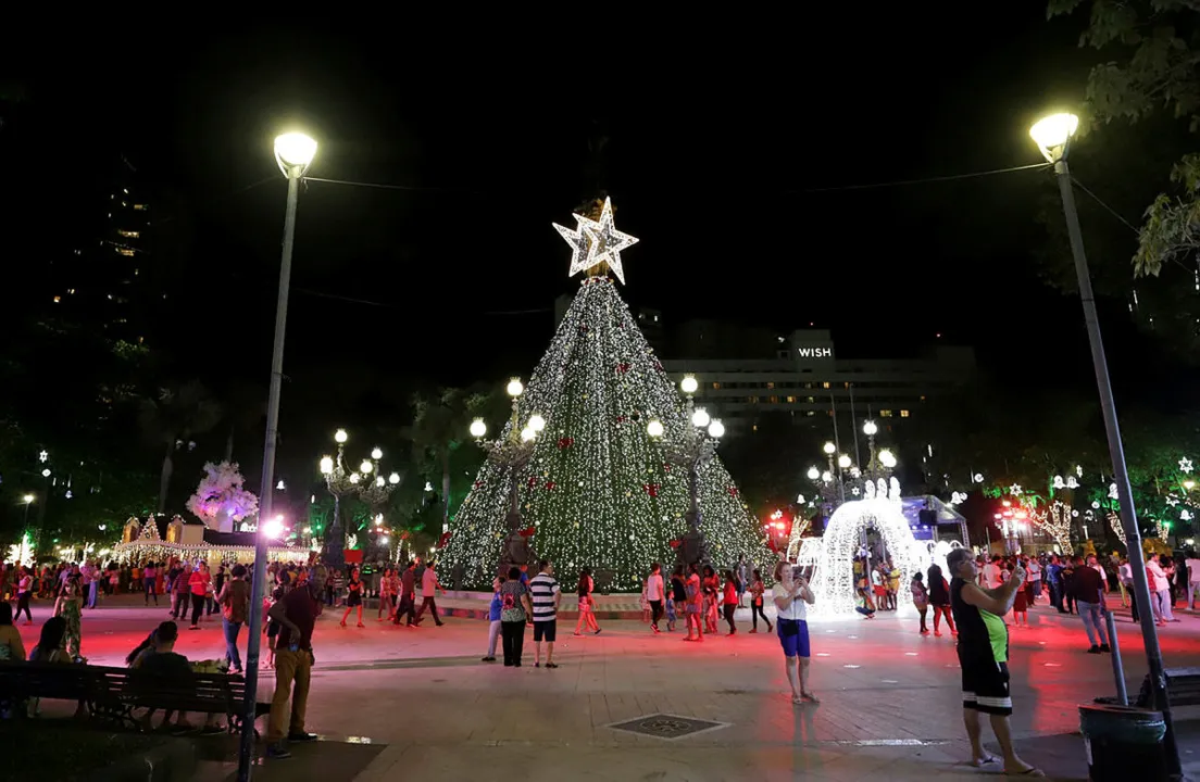 Decoração de Natal foi apresentada nesta segunda, no Campo Grande | Foto: Uendel Galter | Ag. A TARDE