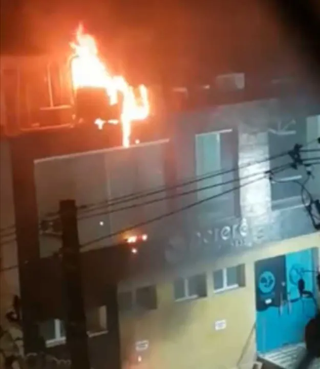 Chamas foram vistas pelos moradores da região | Foto: Reprodução | Youtube