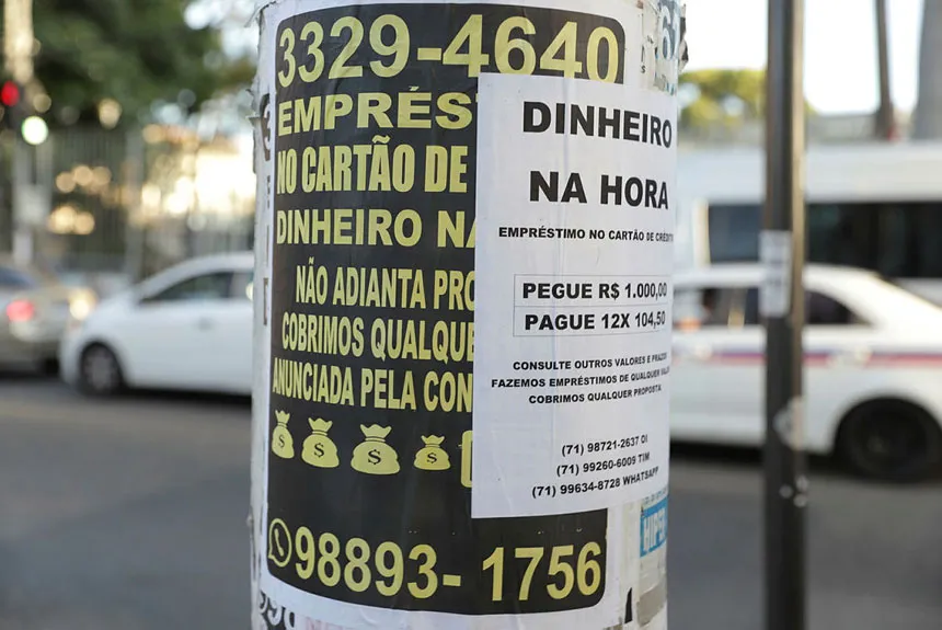 Bancos e outras organizações oferecem aparente facilidade para emprestar aos servidores públicos | Foto: Uendel Galter | Ag. A TARDE