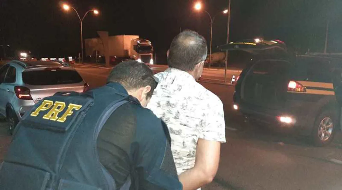 Suspeito de 47 anos possuía mandado de prisão aberto em Valença | Foto: Divulgação | PRF-BA