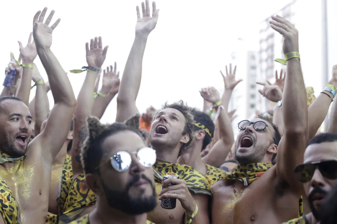 Foliões do "Largadinho", um dos nove blocos comercializados pela San Folia