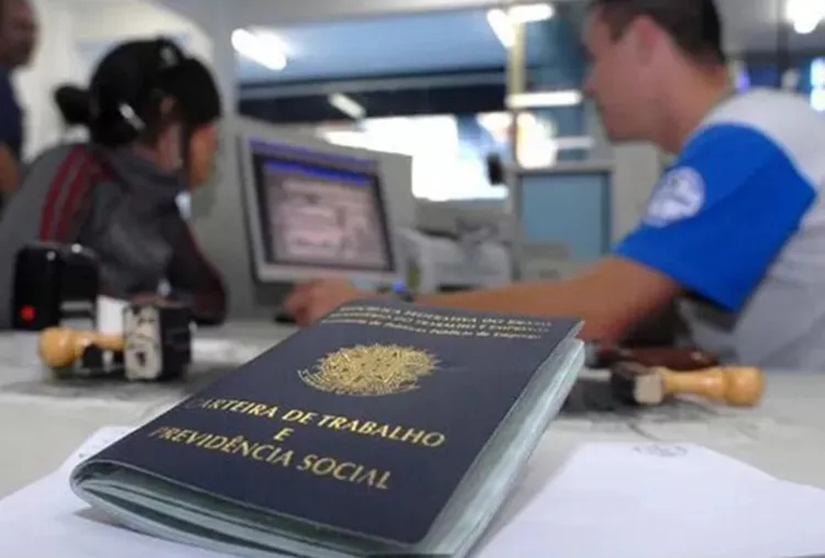 A Carteira de Trabalho é um dos documentos solicitados