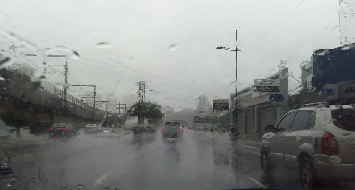 Motoristas devem ficar atentos aos pontos de alagamento | Foto: Jaqueline Suzarte | Ag. A TARDE