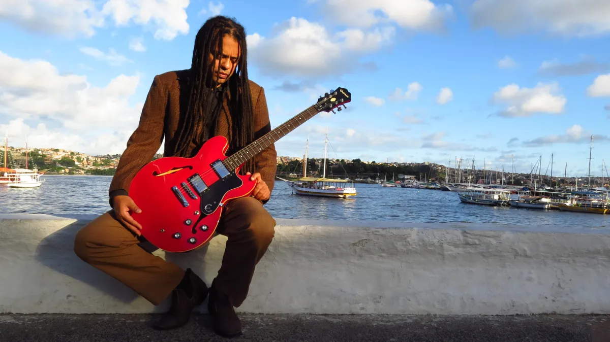 Uma das atrações do festival é o multi-instrumentista Julio Caldas, pesquisador dos instrumentos de cordas populares radicados no Brasil, em especial as guitarras, a guitarra baiana, a viola caipira e o bandolim.