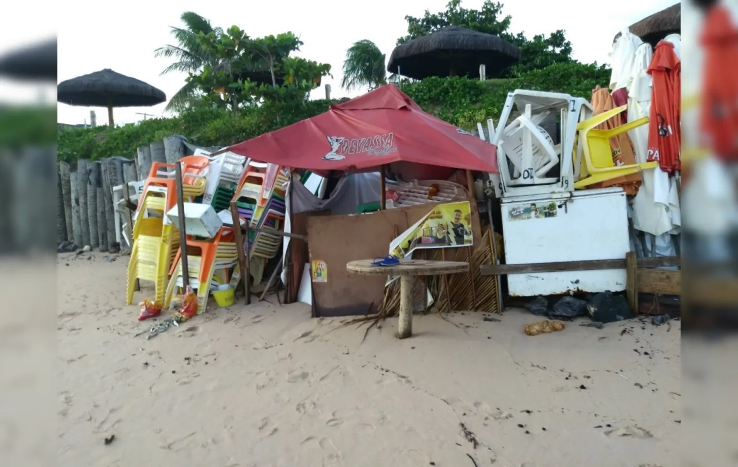 MP notificou a gestão de Elinaldo para que resolvesse a ocupação ilegal da praia | Foto: Divulgação