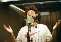 Emicida oferece afeto com o lançamento de seu novo disco 'Amarelo'