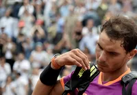 Nadal sofre lesão em aquecimento e desiste antes de semifinal em Paris