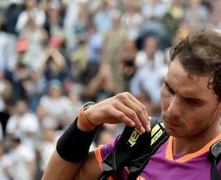 Nadal sofre lesão em aquecimento e desiste antes de semifinal em Paris