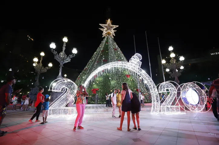 "A cidade se transforma", diz ACM Neto sobre decoração de Natal