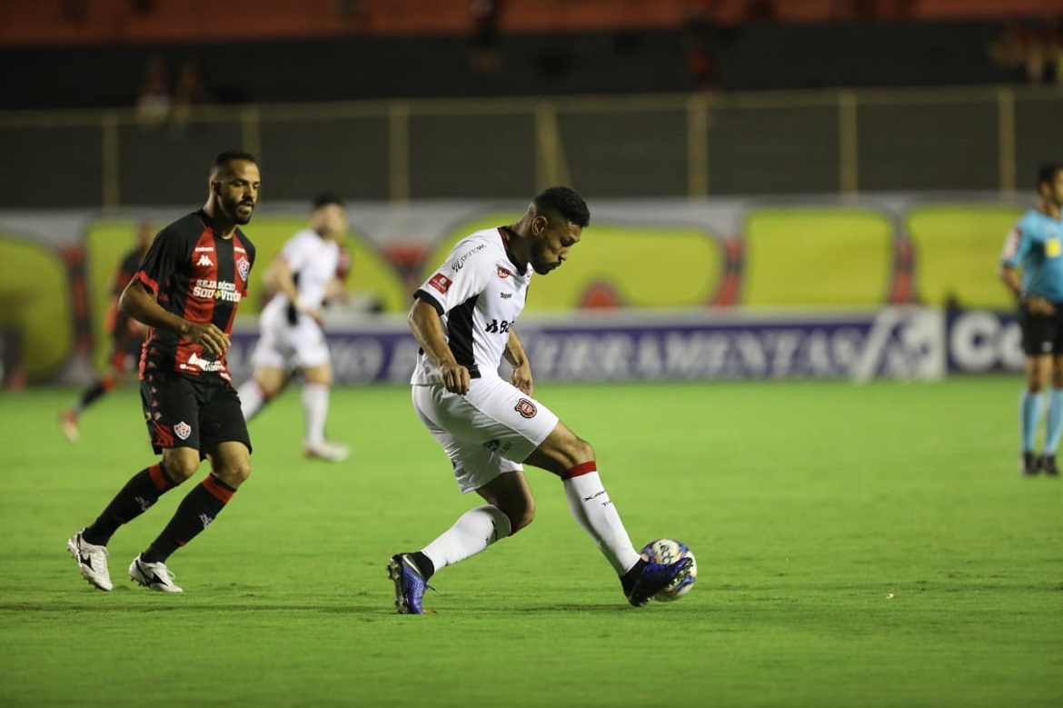 Vitória goleia o Brasil de Pelotas e se afasta do Z4