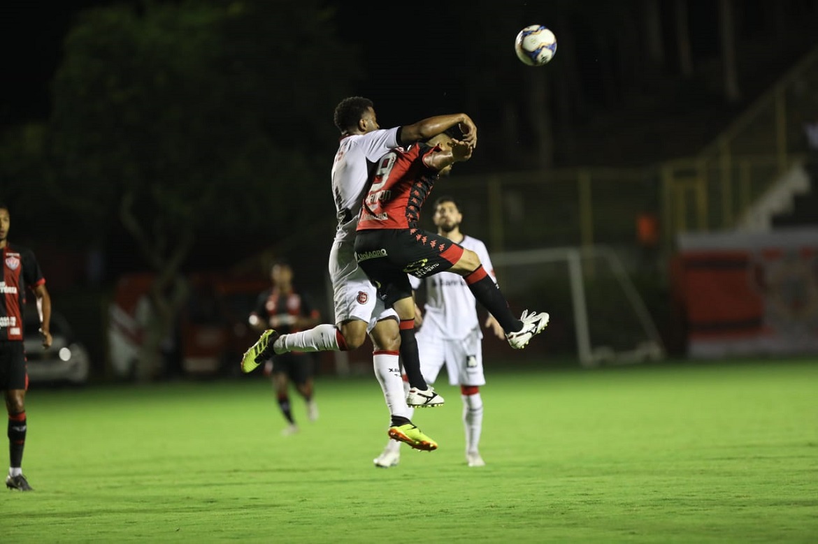 Vitória goleia o Brasil de Pelotas e se afasta do Z4