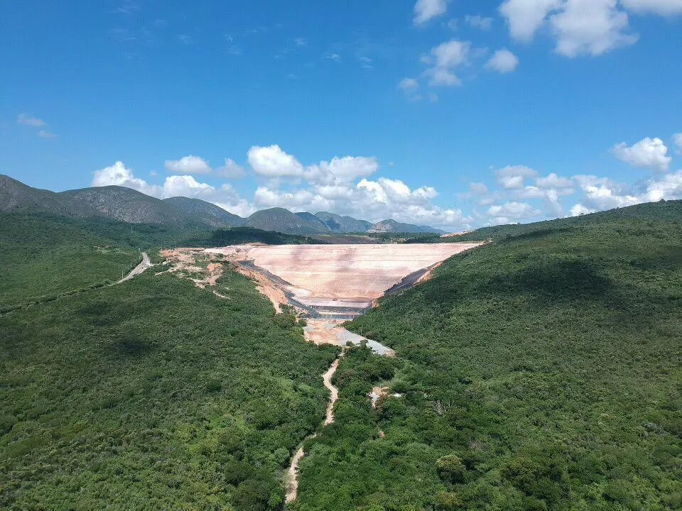 A mineradora que atua no município possui duas barragens de rejeitos | Foto: Divulgação