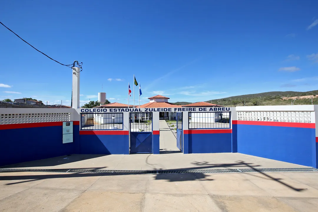 O Colégio Estadual Zuleide Freire de Abreu passa a ter salas de aula multifuncionais, pátio coberto e laboratórios de ciências e informática.