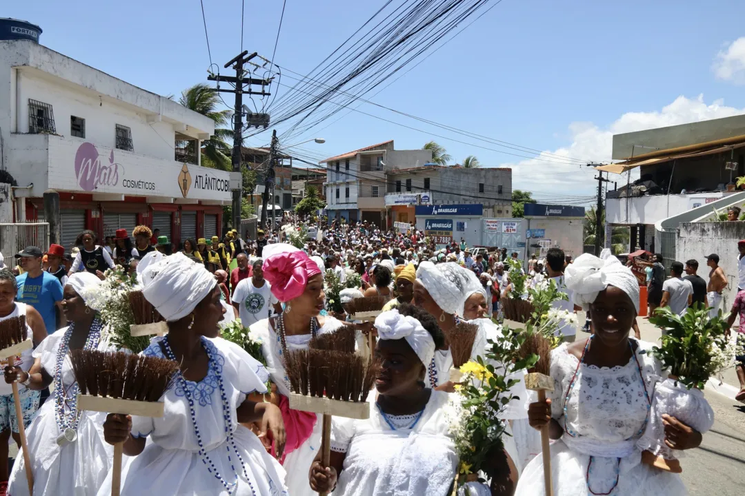 As baianas levaram perfume da água de cheiro e cultura para as ruas, ao som dos atabaques e berimbaus.