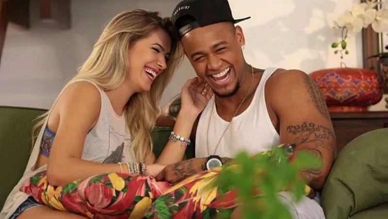 Casal mantém relacionamento desde outubro | Foto: Reprodução | Youtube