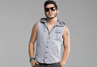 Tomate revela mudanças na rotina fora do país e expectativas para o carnaval