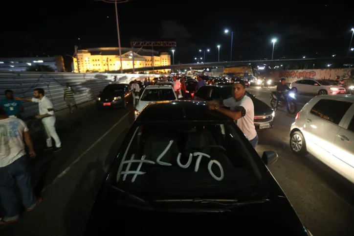 Protestos dos motoristas de Uber, um pedido de socorro | Foto: Felipe Iruatã | Ag. A TARDE