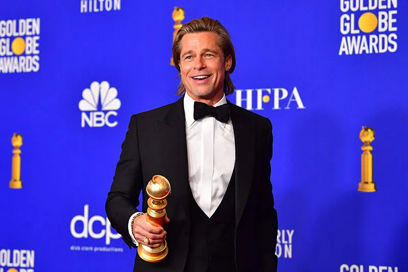 Brad Pitt recebeu o prêmio de melhor ator coadjuvante | Foto: Frederic J. Brown | AFP