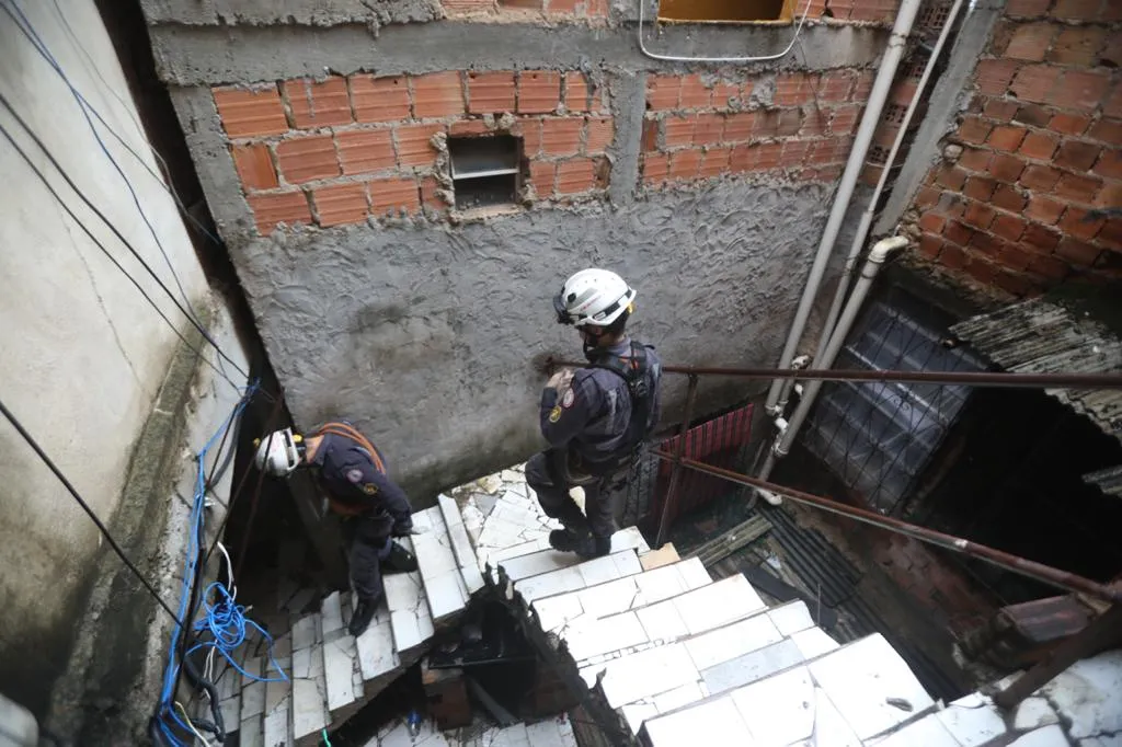 "Este tipo de edificação é extremamente perigosa para o uso de qualquer cidadão que se coloque nela", afirma Sosthenes Macedo, diretor da Codesal | Foto: Felipe Iruatã | Ag. A TARDE
