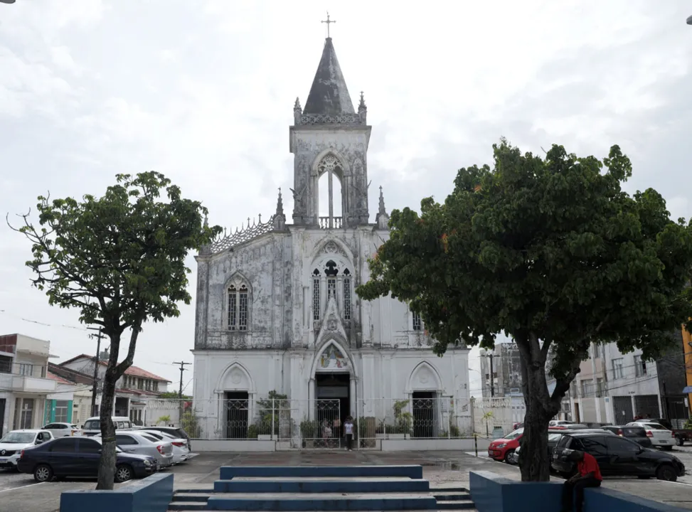 Concentração dos Ternos de Reis acontece na frente do templo | Foto: Uendel Galter | Ag. A TARDE