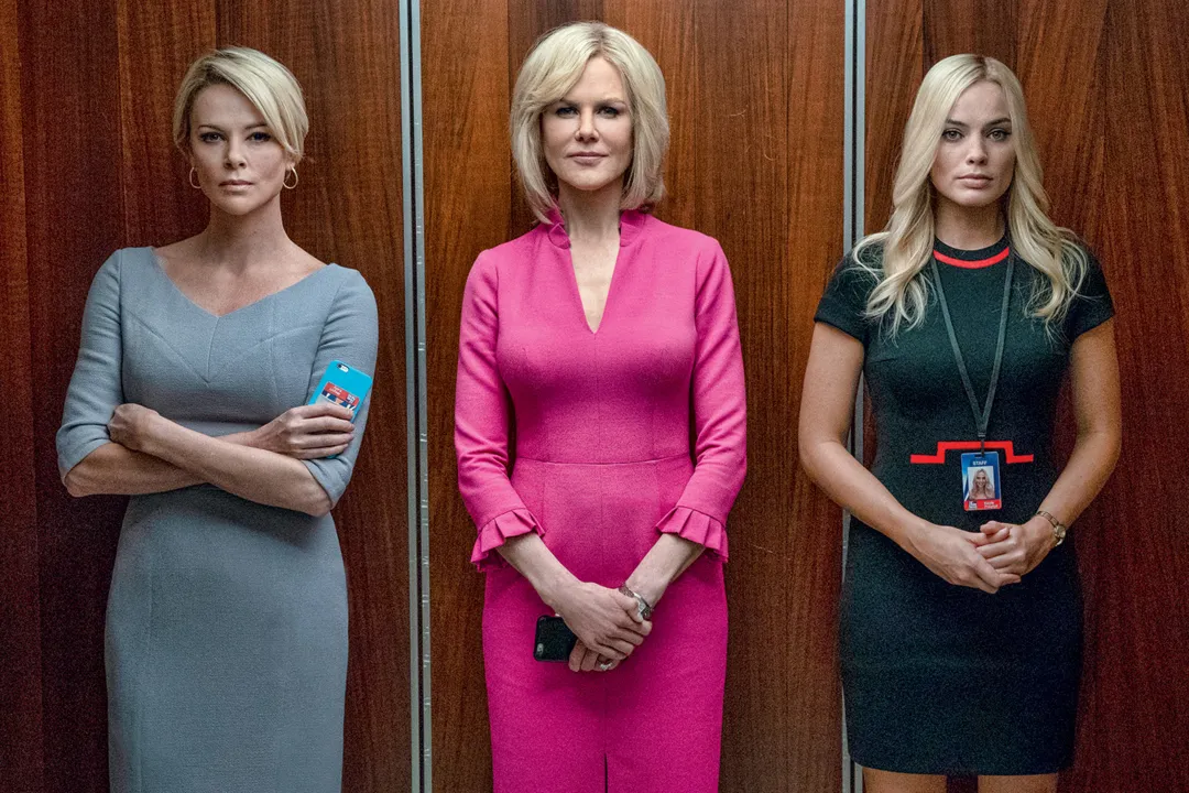 Megyn Kelly (Charlize Thheron), Gretchen Carlson (Nicole Kidman) e Kayla Pospisil (Margot Robbie); a terceira personagem é fictícia