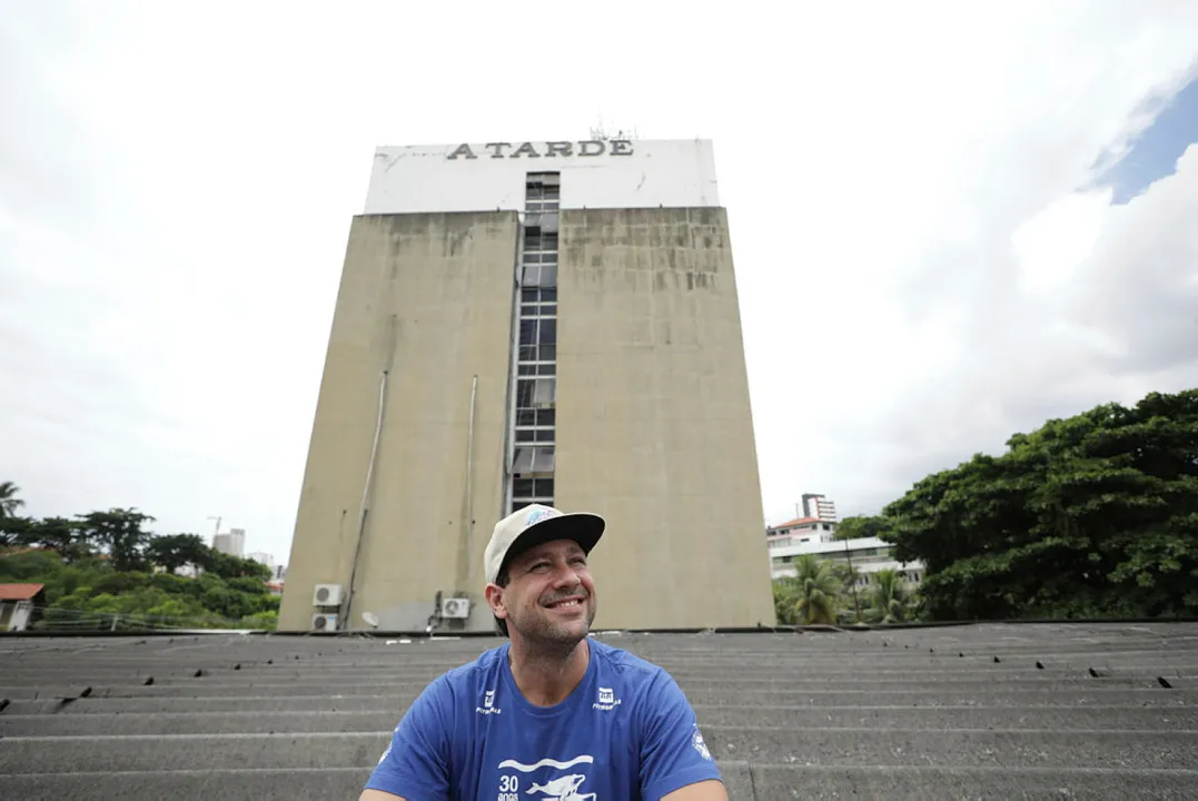 O grafiteiro Diogo Galvão e três artistas de sua equipe farão um mural na fachada da sede do Grupo A TARDE | Foto: Raul Spinassé | Ag. A TARDE