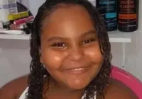 Corpo de menina de 8 anos que foi baleada no sofá de casa é velado no Rio de Janeiro
