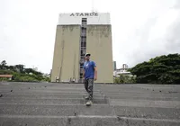 Sede de A TARDE ganha obra de Galvão na fachada