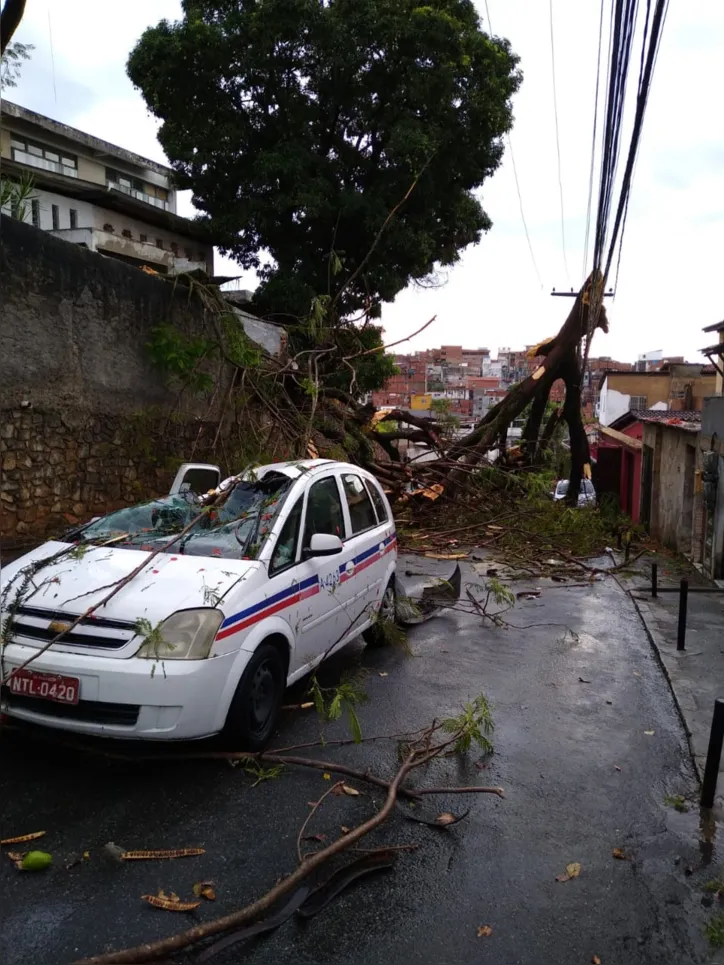 Imagem ilustrativa da imagem Chuva de granizo atinge Salvador nesta quarta