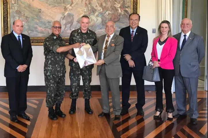 Imagem ilustrativa da imagem General Silva Alvim promove encontro antes se despedir do comando