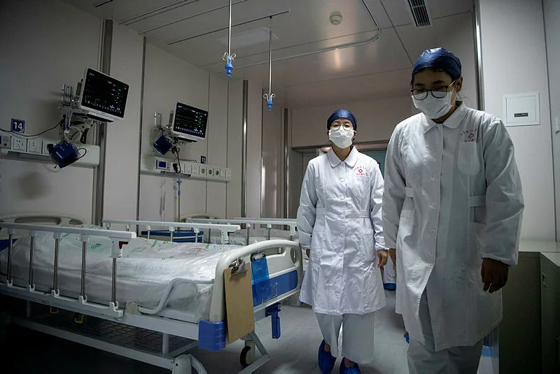 O número total de pessoas infectadas com o vírus na China é, atualmente, de 78.824 | Foto: Noel Celis | Pool | AFP