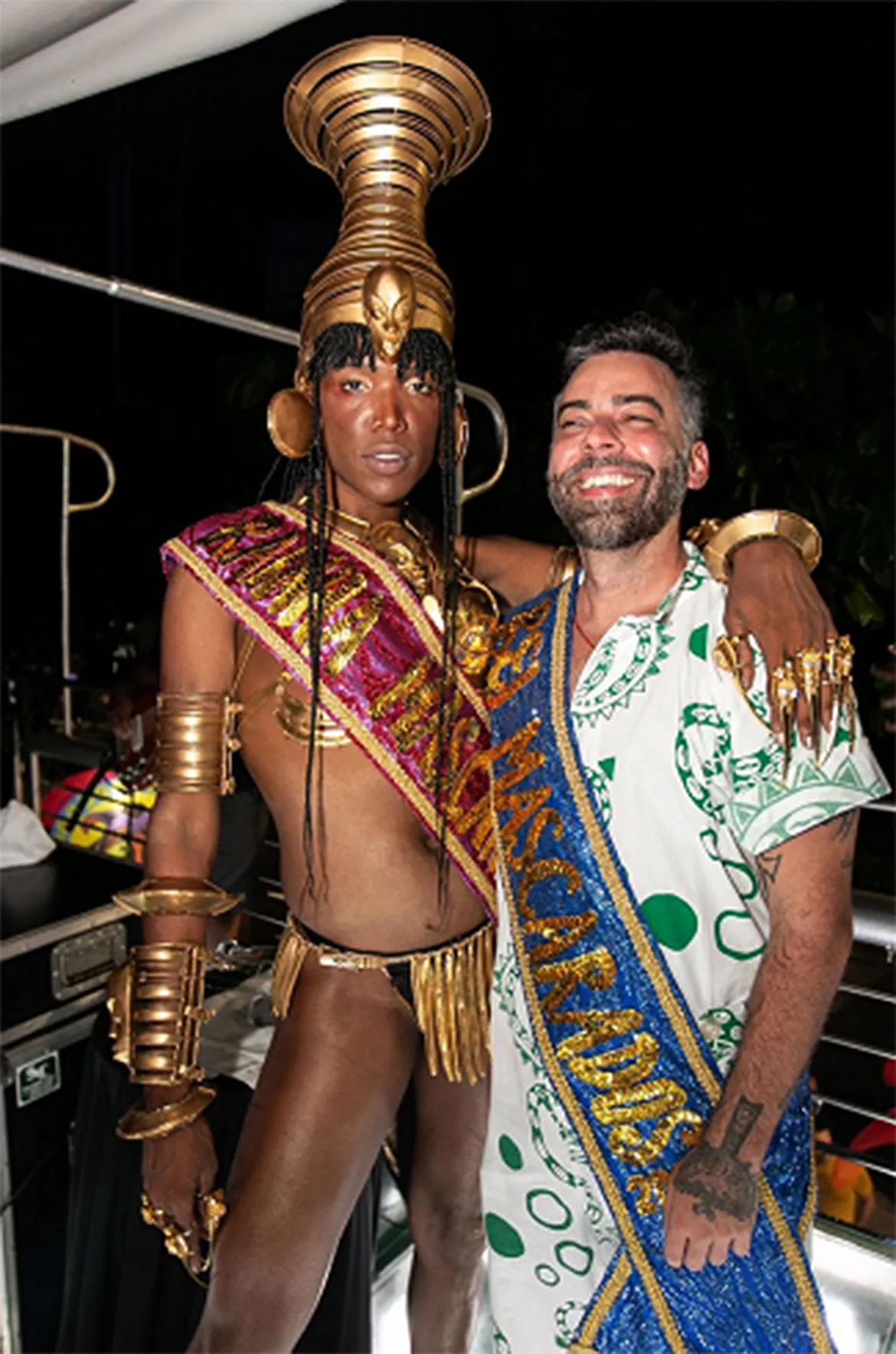 Majur e Pedro Tourinho foram rei e rainha para todas as pessoas fantasiadas que seguiam Os Mascarados | Fotos: Divulgação