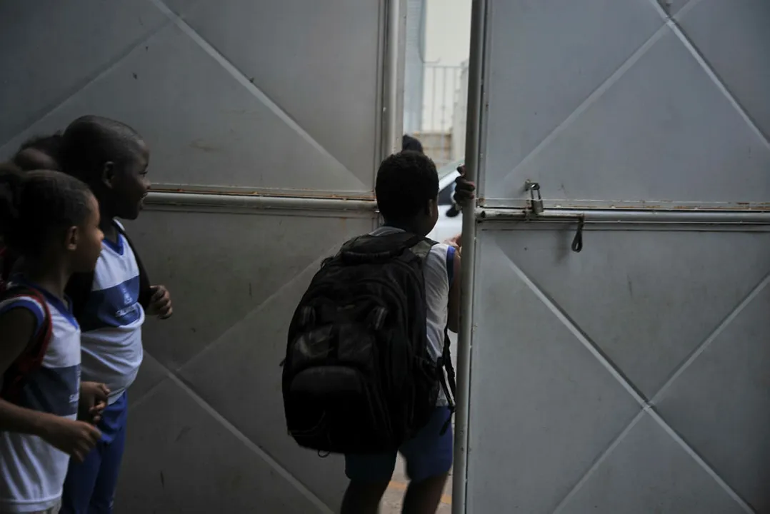O ensino básico deve oferecer, no mínimo, 800 horas de aula neste ano | Foto: Felipe Iruatã | Ag. A TARDE
