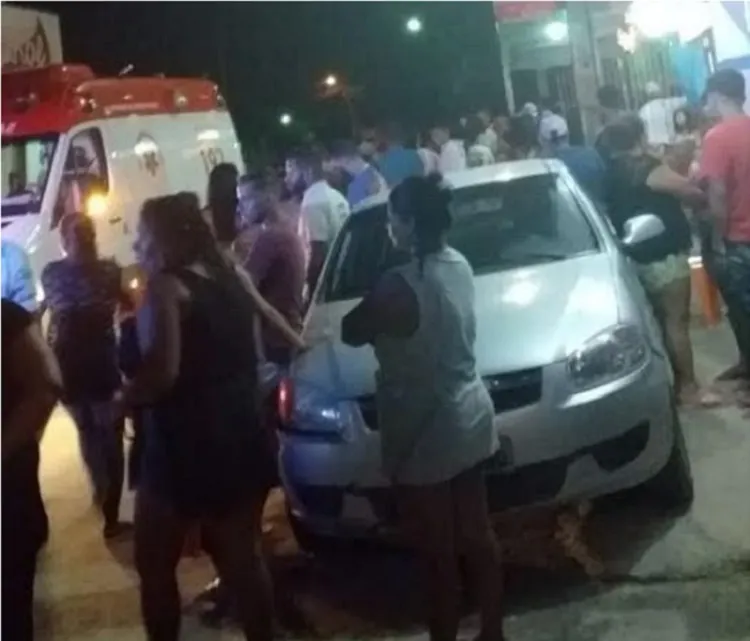 Equipes do SAMU estiveram no local para prestar o atendimento, mas já encontraram o cantor morto | Foto: Reprodução | Radar 64