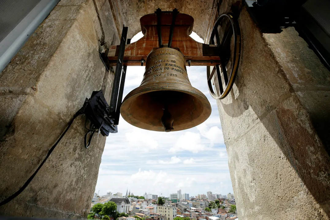 Sino voltou a ressoar às 11h deste domingo | Foto: Raul Spinassé | Ag. A TARDE
