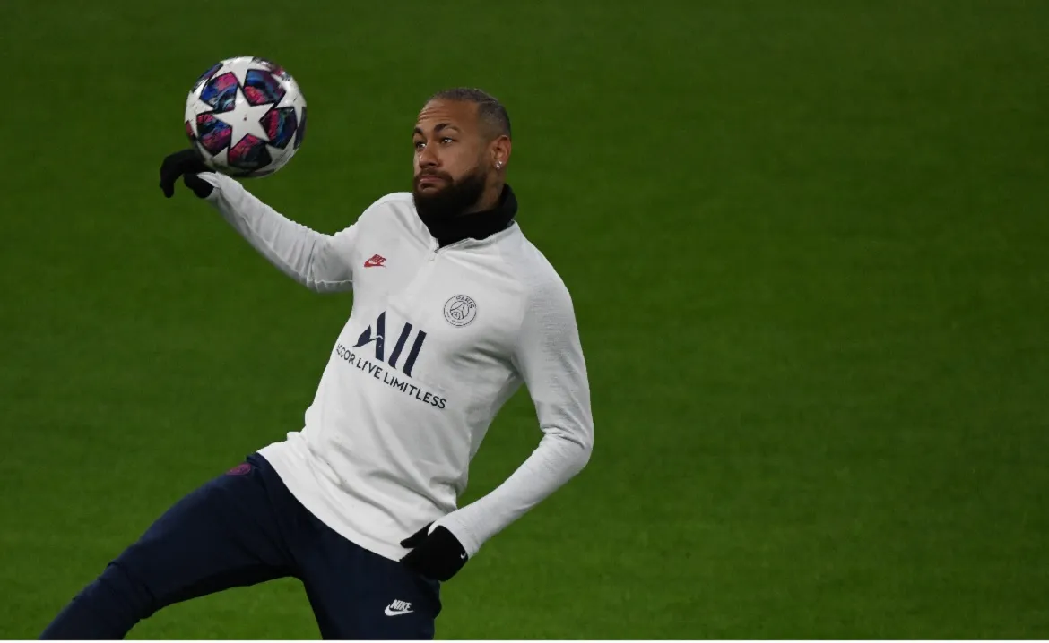 Atacante treinou normalmente com o elenco do PSG | Foto: Ina Fassbender | AFP