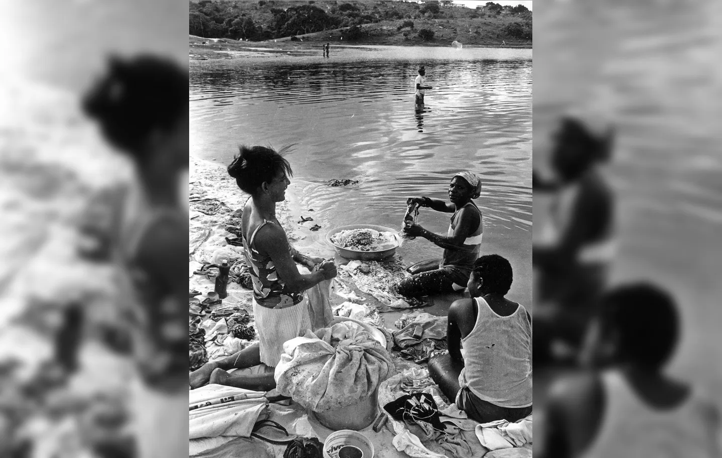 Ganhadeiras, no tempo em que lavavam roupa na lagoa | Foto: Arlindo Félix | Ag. A TARDE | 10.1.1990