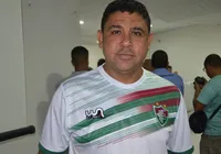 Tom e Alex Lima, com Bruno e Adriano no colo, é sarna e azar