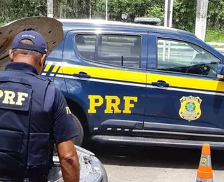 Servidor público é flagrado conduzindo carro roubado em Texeira de Freitas